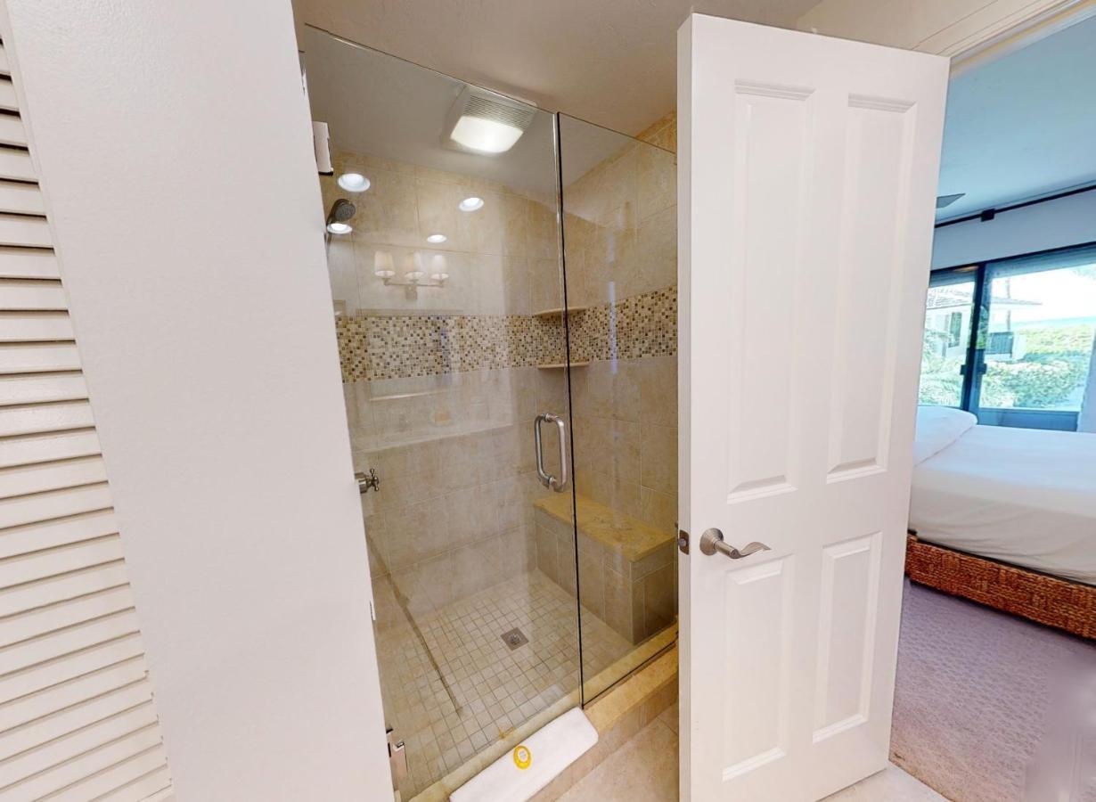 Beautiful Captiva W/hot Tub - On The Beach! Holiday home *