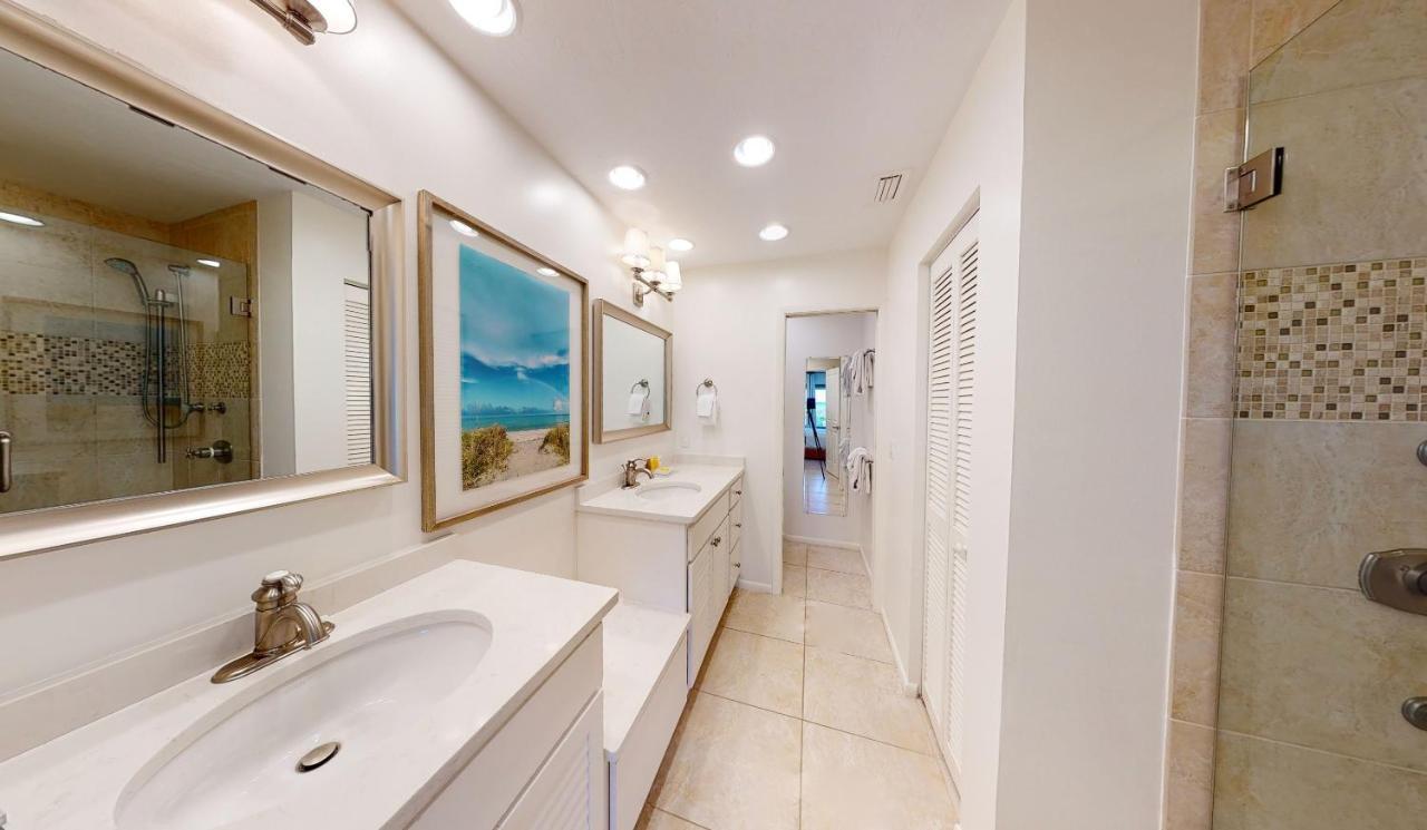 Beautiful Captiva W/hot Tub - On The Beach! Captiva Island