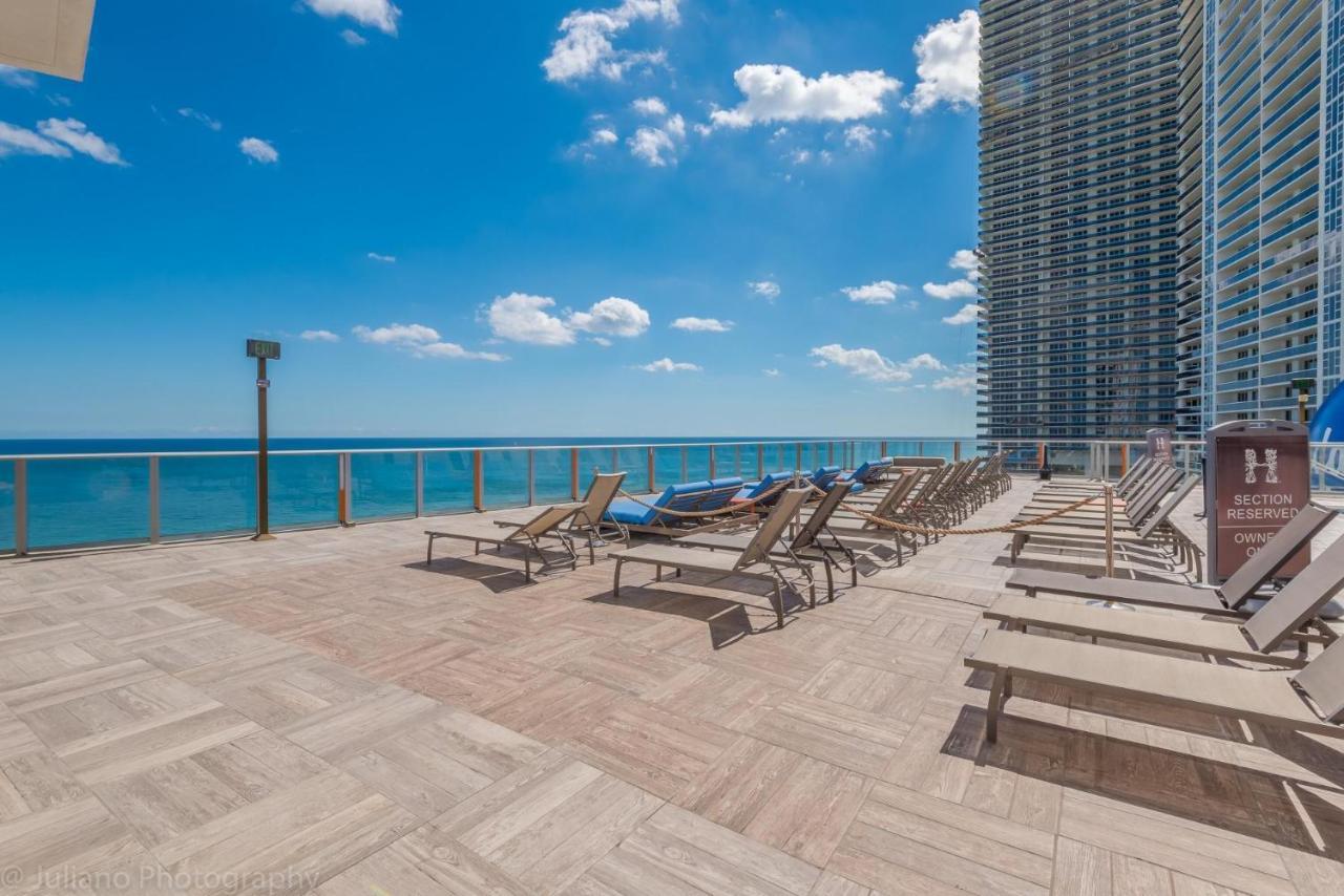 Apartment 2 Bedroom On 17th Floor On The *