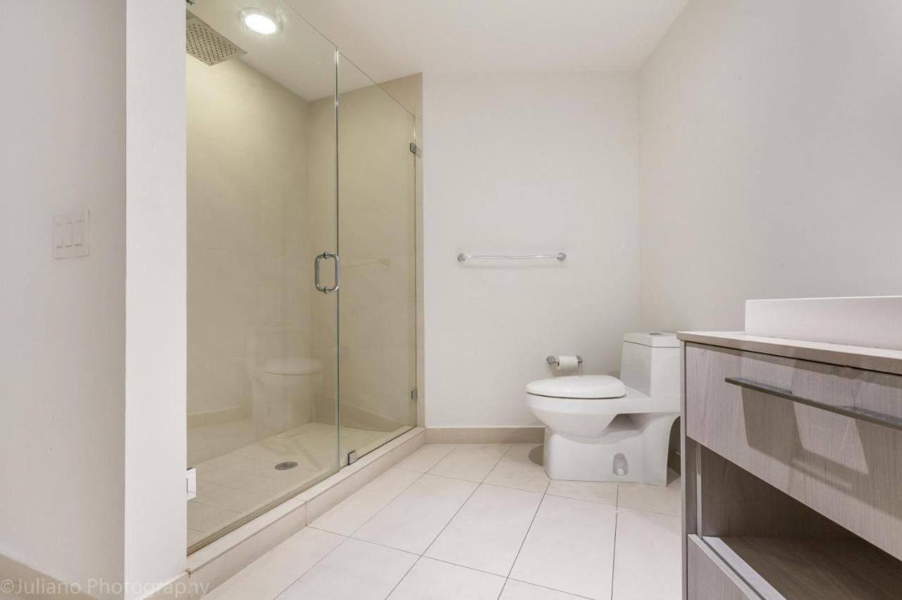2 Bedroom On 17th Floor On The *