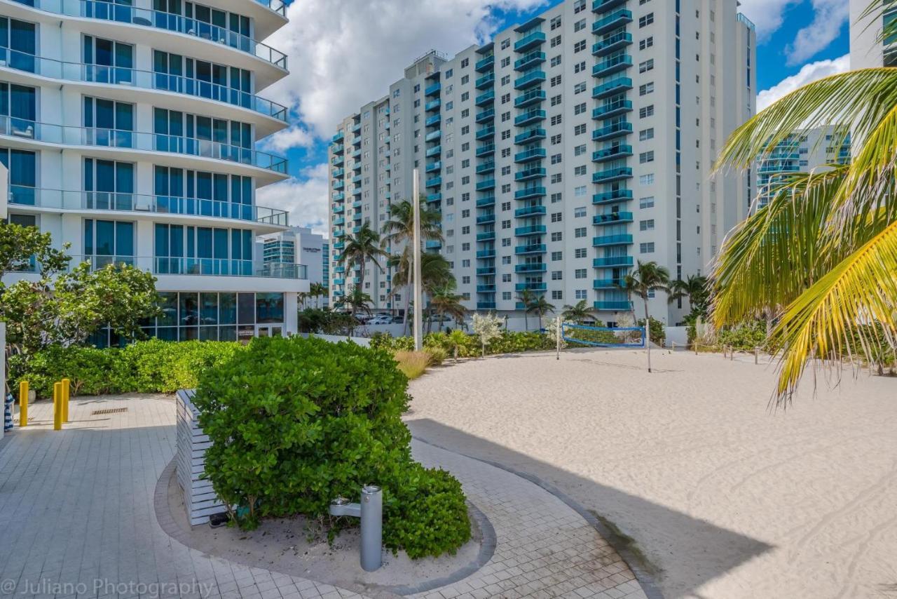 2 Bedroom On 17th Floor On The Apartment Hallandale Beach