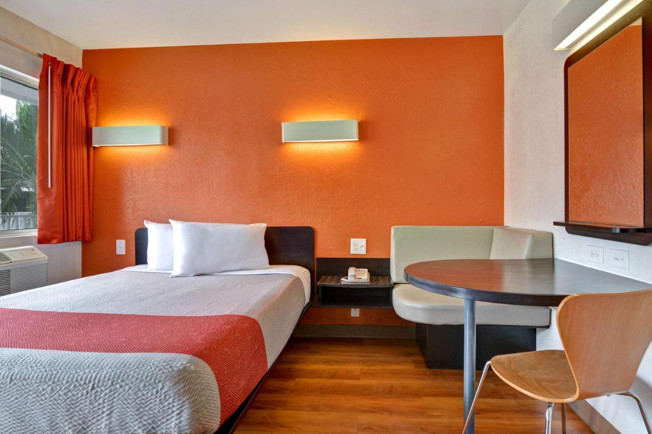 Hotel 6 Dania Dania Beach