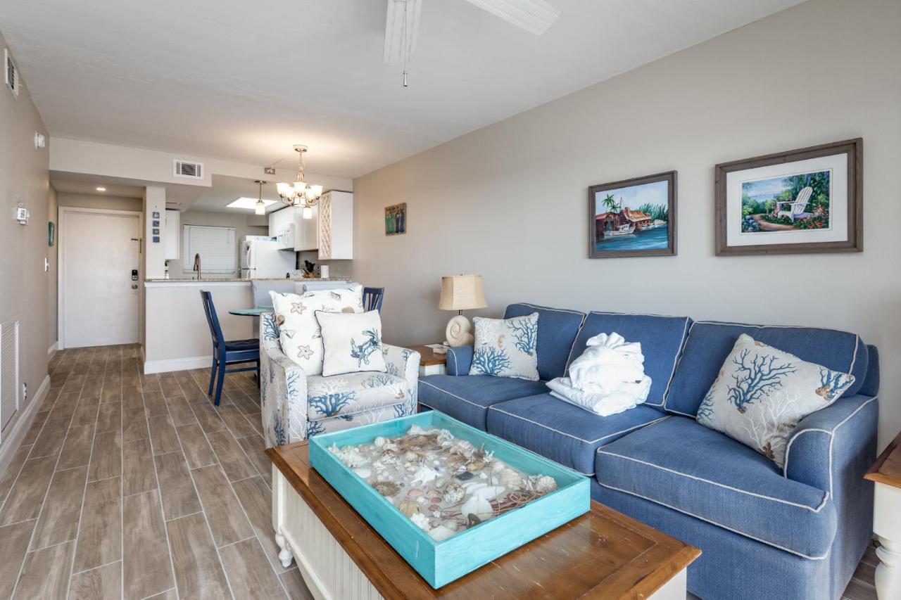 Castle 105, Gulf Front, 2 Bedrooms, , Elevator, Sleeps 6, Heated Pool * Fort Myers Beach