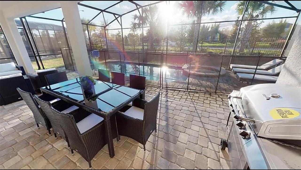 Villa Mickey's Mansion *