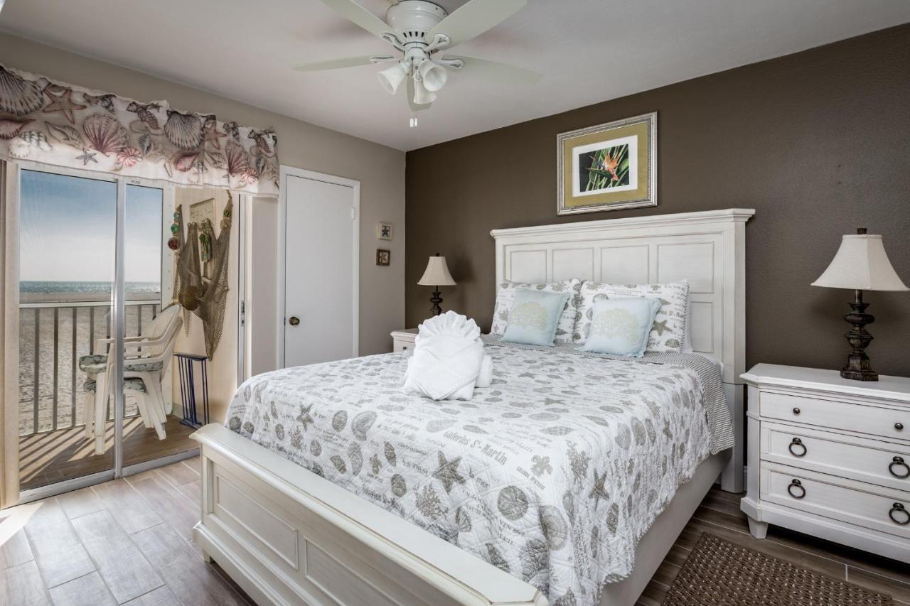 Castle 105, Gulf Front, 2 Bedrooms, , Elevator, Sleeps 6, Heated Pool * Fort Myers Beach
