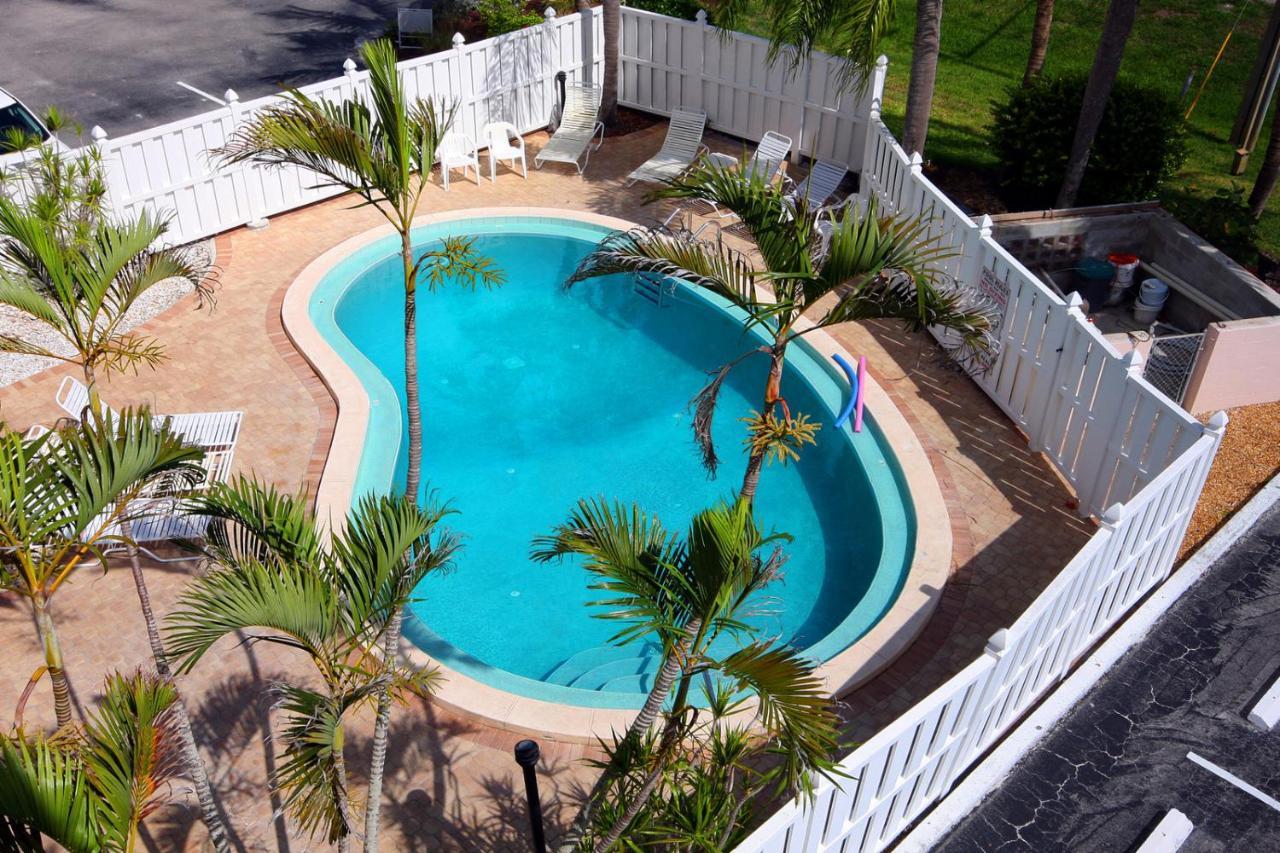 Castle 105, Gulf Front, 2 Bedrooms, , Elevator, Sleeps 6, Heated Pool * Fort Myers Beach