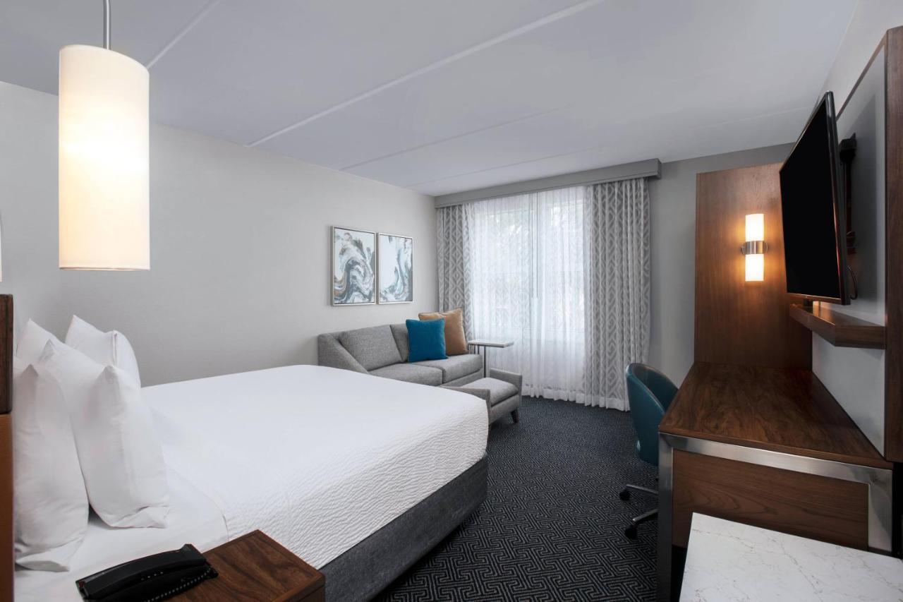 Courtyard By Marriott Miami Mall Hotel