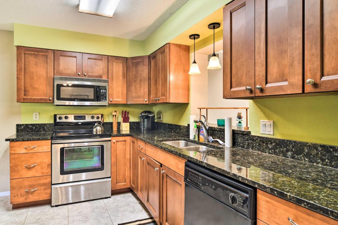 Snowbird Sanctuary With Covered Patio! Holiday home Bradenton