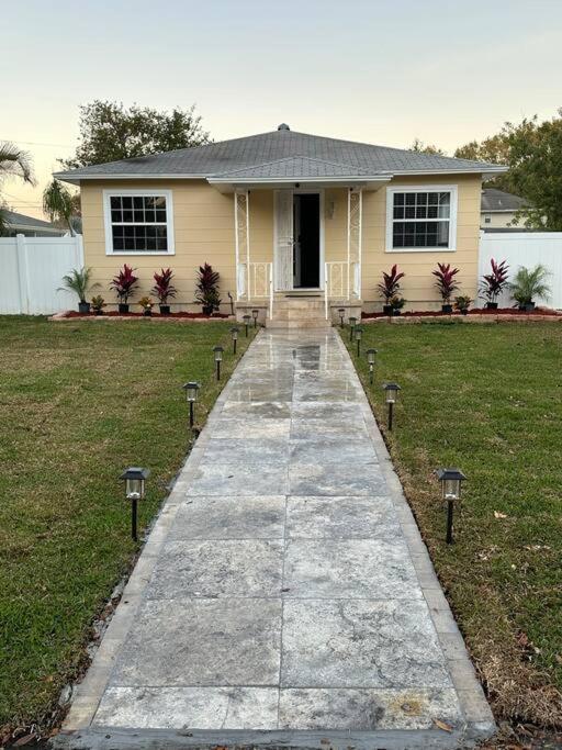 The Perfect Gulfport Fl Getaway! Holiday home St. Petersburg