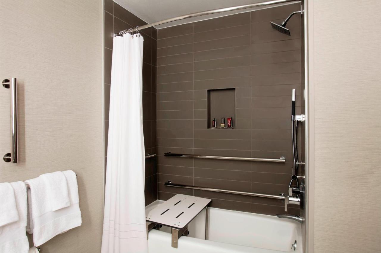 Lauderdale Marriott & Convention Center Hotel