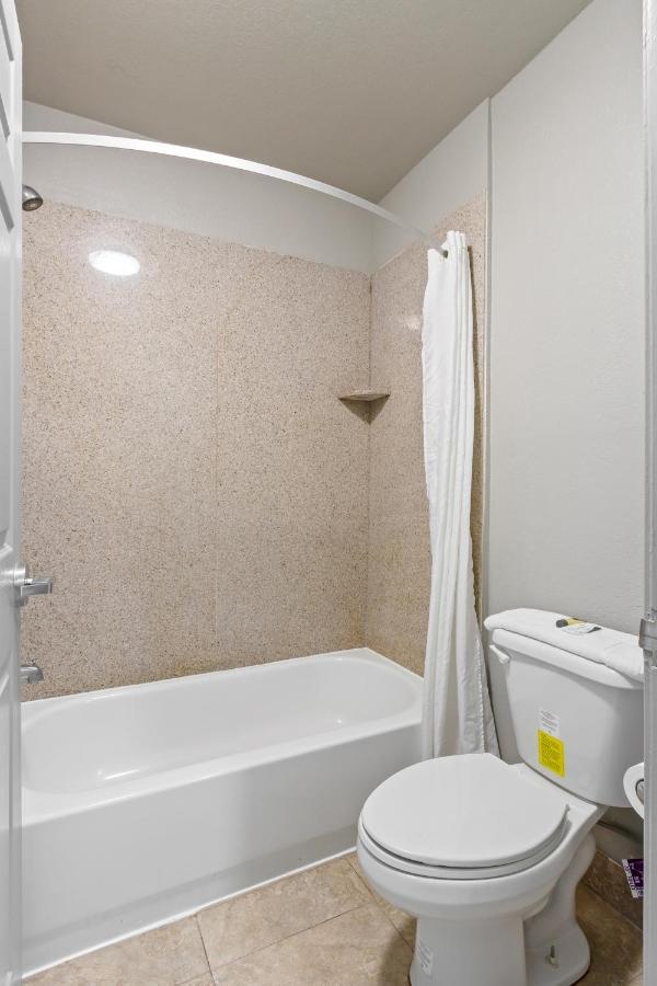 Motel Regency Near Boardwalk & Hurlburt Field 2*