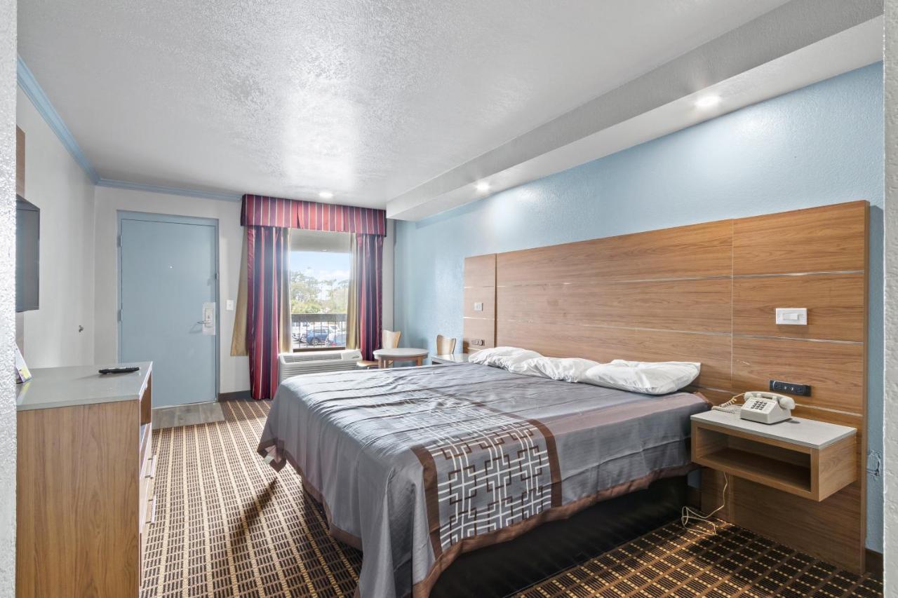 Motel Regency Near Boardwalk & Hurlburt Field 2*