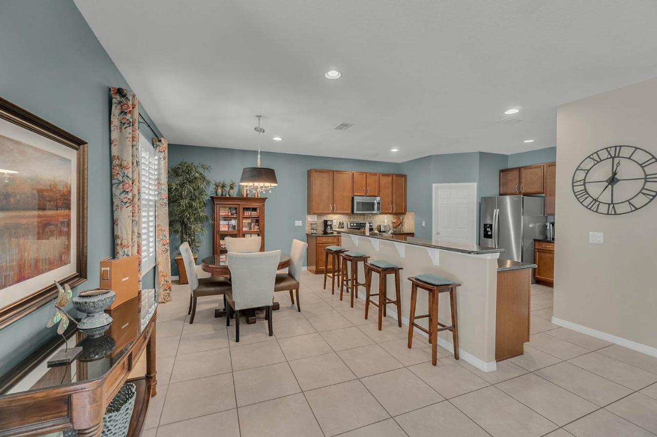 Gorgeous Custom 6bd Hm Loaded With Amenities Themed Rooms, Private Pool Holiday home *