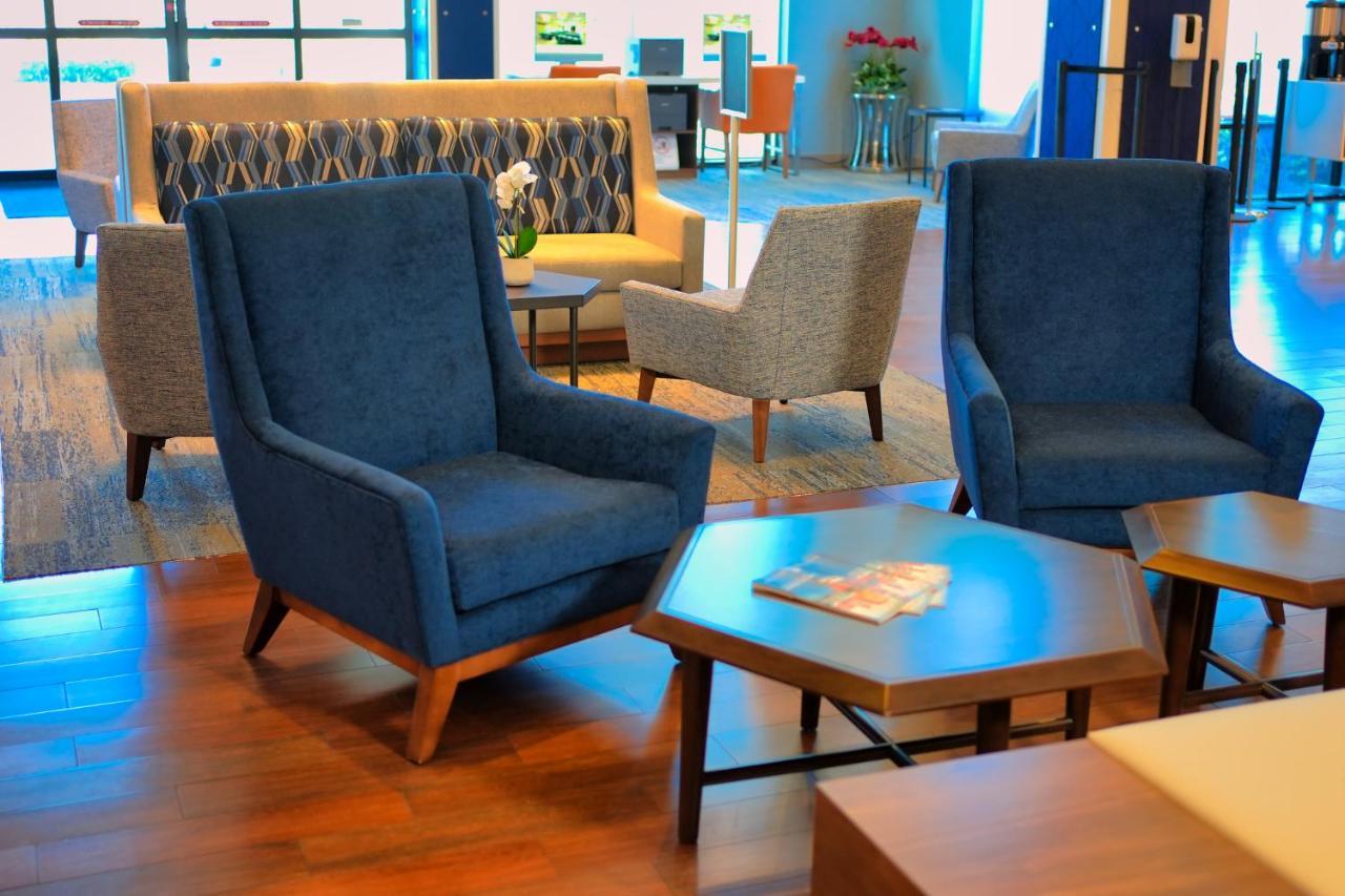 Express & Tampa-oldsmar By Ihg Hotel 2*
