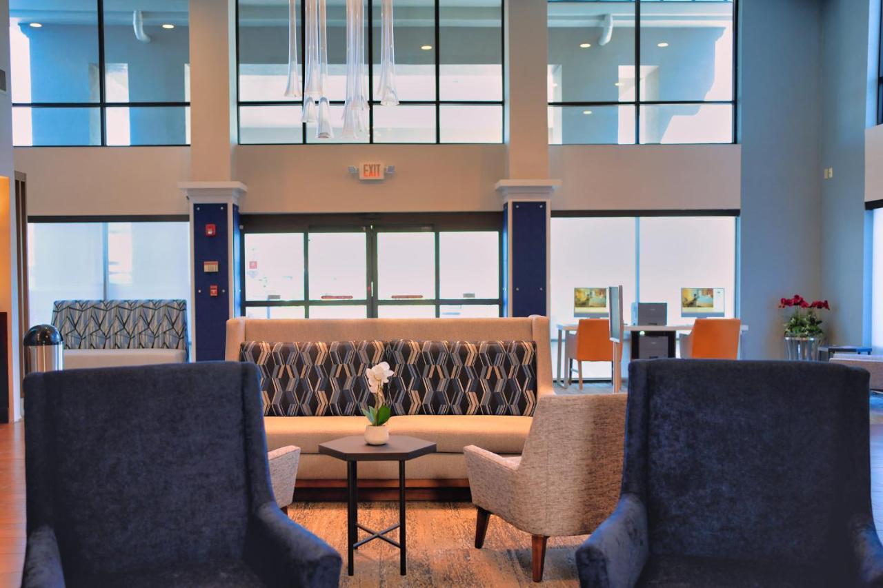 Express & Tampa-oldsmar By Ihg Hotel 2*