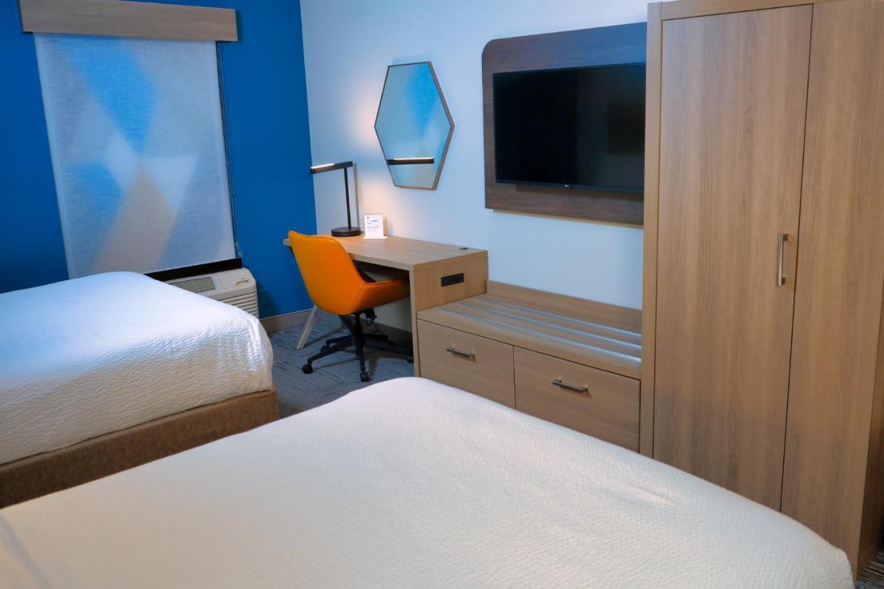 Express & Tampa-oldsmar By Ihg Hotel