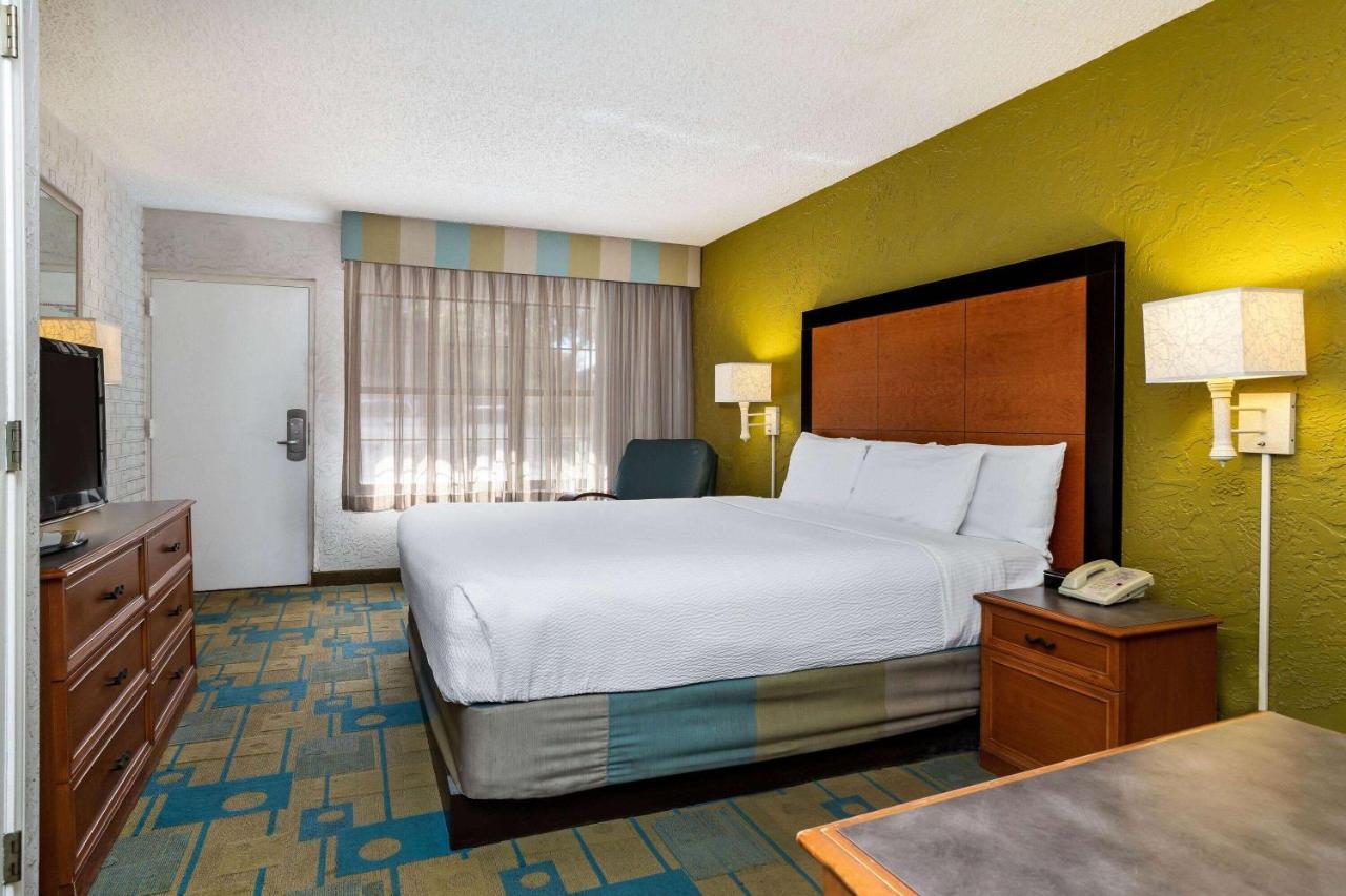 Hotel La Quinta Airport Stadium Westshore