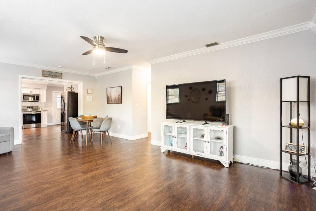 Holiday home Entirehouse W/bush Garden View_private Heated Pool Tampa