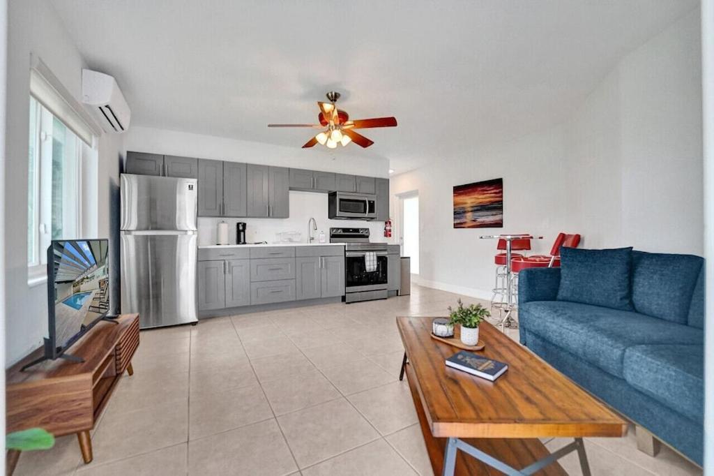 Apartment King 1bd W/ Pool, Grill, Near Beach & Downtown Lighthouse Point