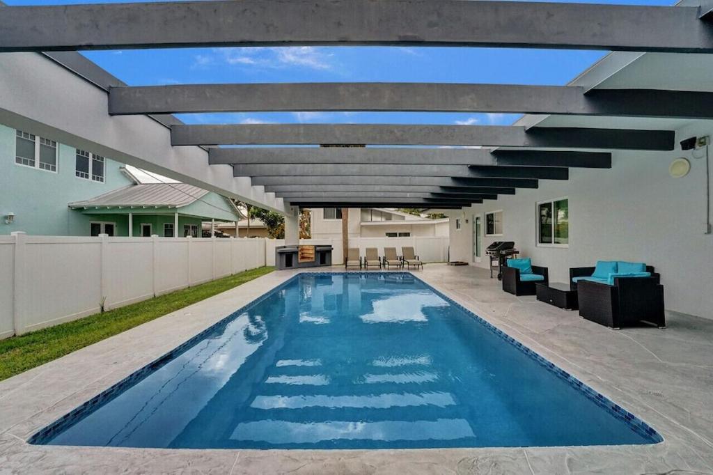 Apartment King 1bd W/ Pool, Grill, Near Beach & Downtown Lighthouse Point