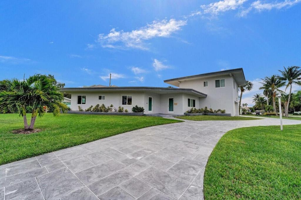 King 1bd W/ Pool, Grill, Near Beach & Downtown Apartment