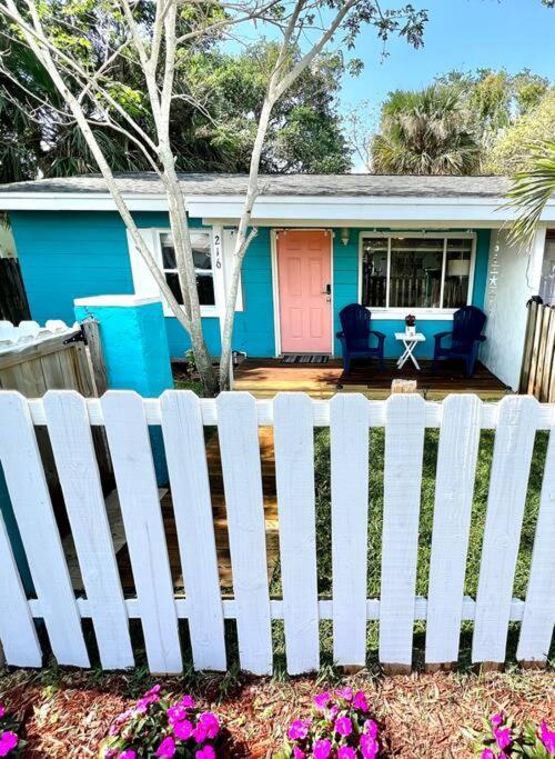 Beach Bungalow In Downtown Holiday home