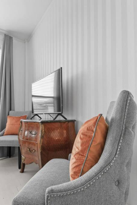 Blue Orchid Apartment-palm Beach-pool Apartment *