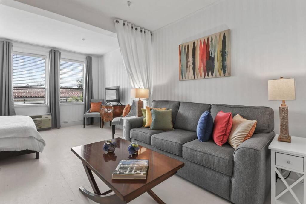 Blue Orchid Apartment-palm Beach-pool Apartment Palm Beach