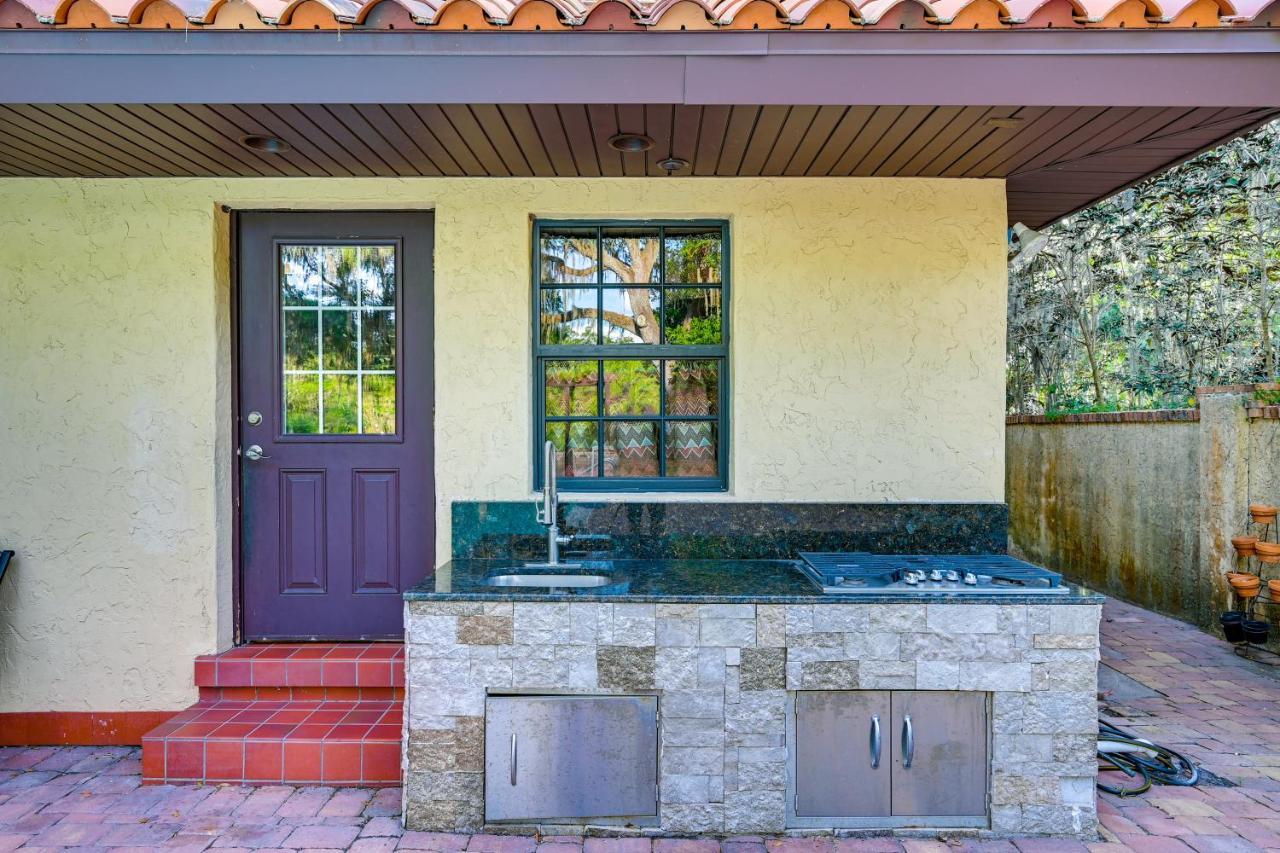 Spacious Vacation With Pool And Dock Holiday home