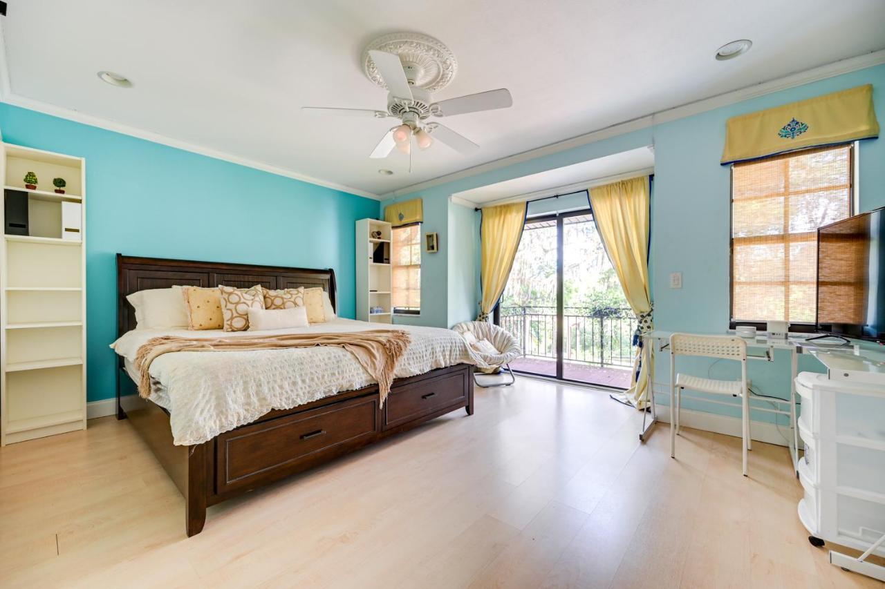 Spacious Vacation With Pool And Dock Holiday home *