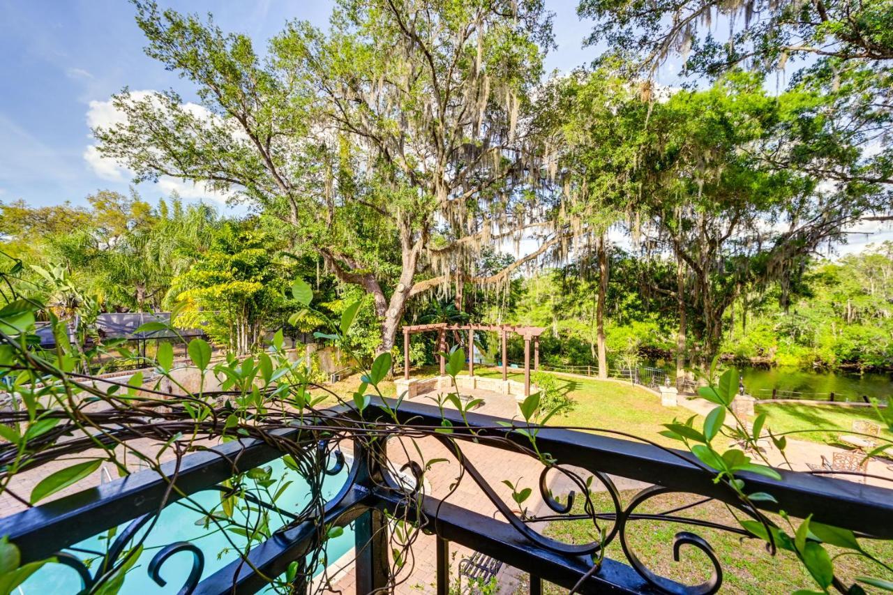 Spacious Vacation With Pool And Dock *