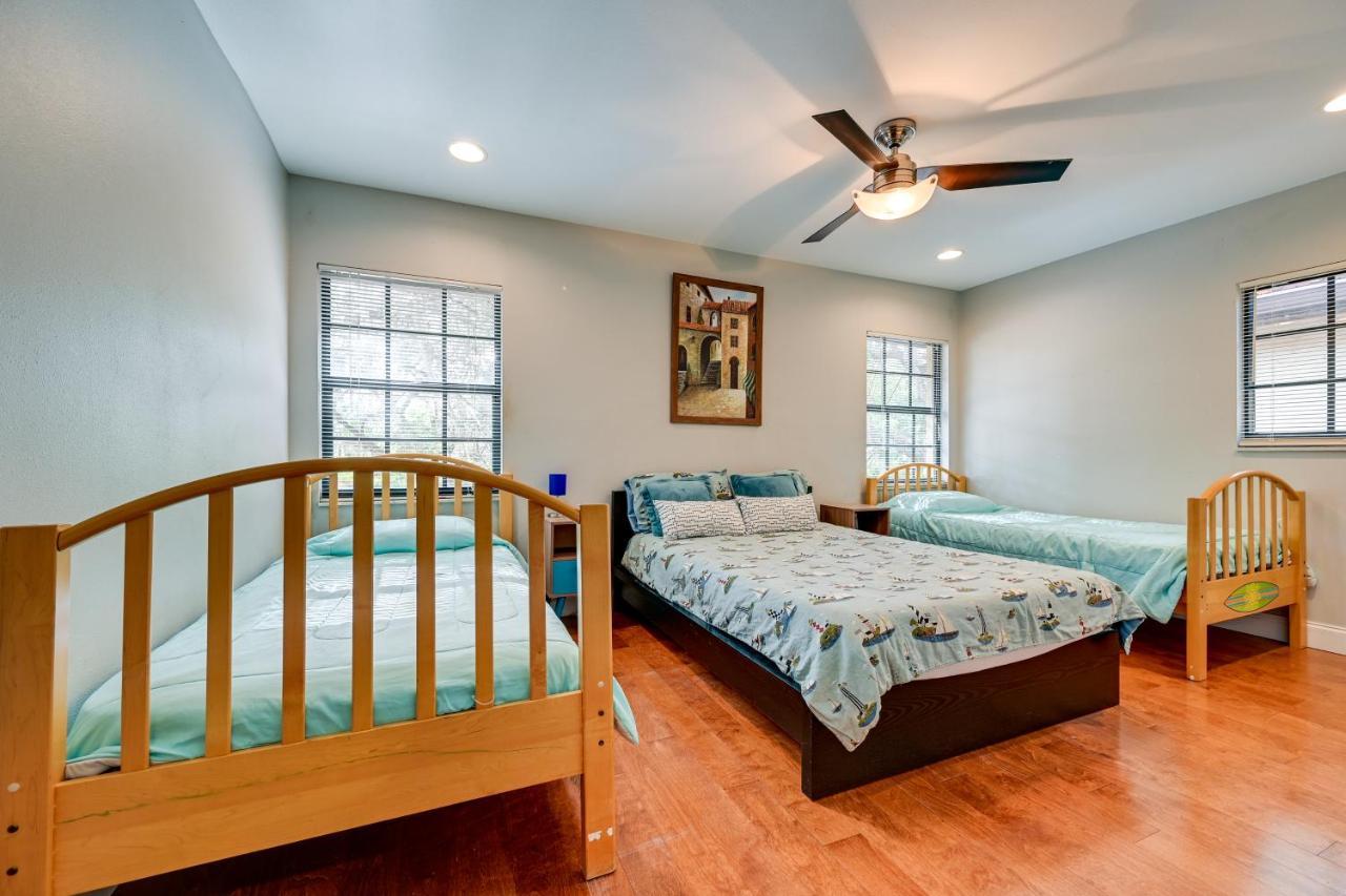 Spacious Vacation With Pool And Dock Holiday home Tampa