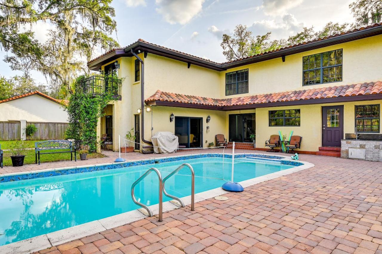Spacious Vacation With Pool And Dock Holiday home