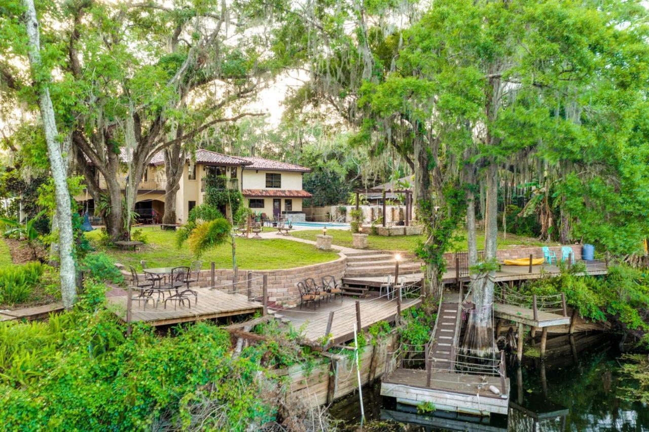 Spacious Vacation With Pool And Dock Holiday home