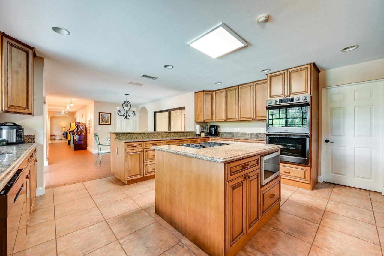 Spacious Vacation With Pool And Dock * Tampa