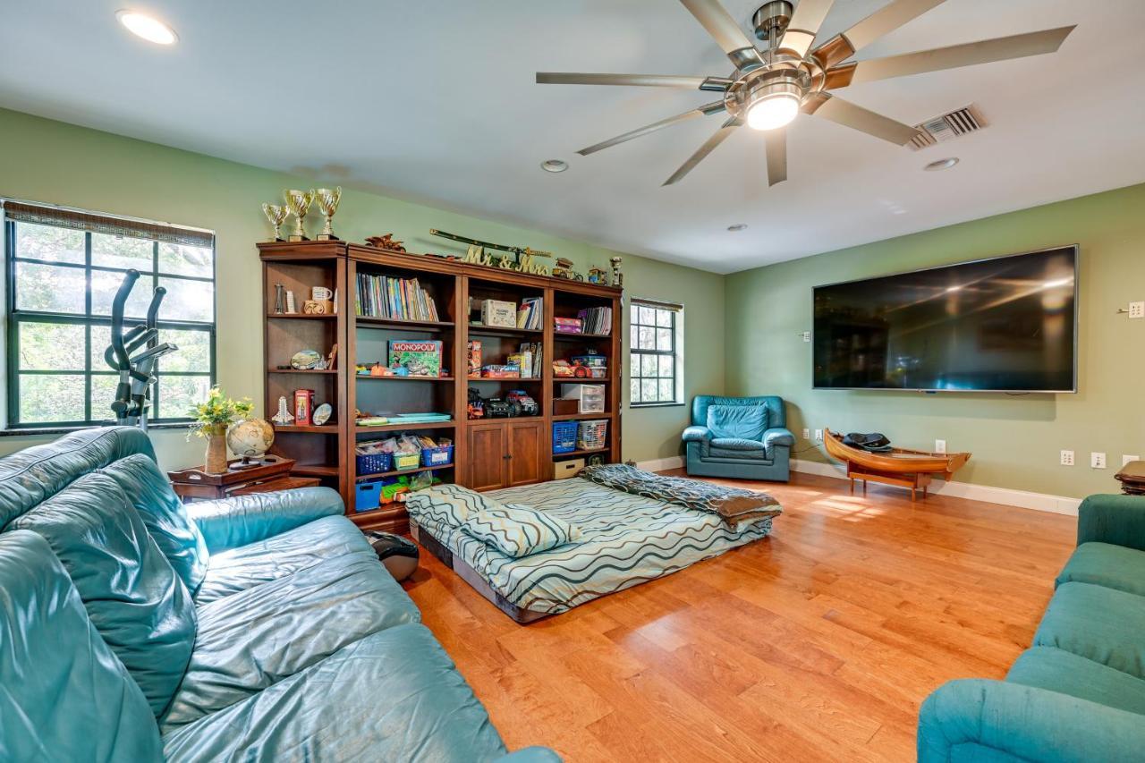 Holiday home Spacious Vacation With Pool And Dock Tampa