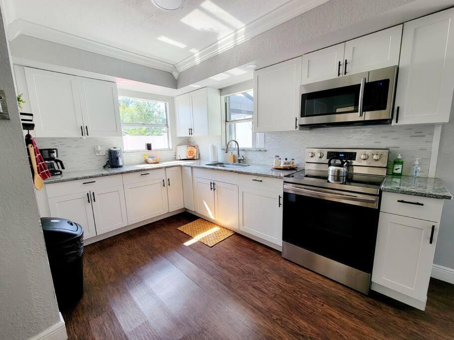Holiday home Entirehouse W/bush Garden View_private Heated Pool *