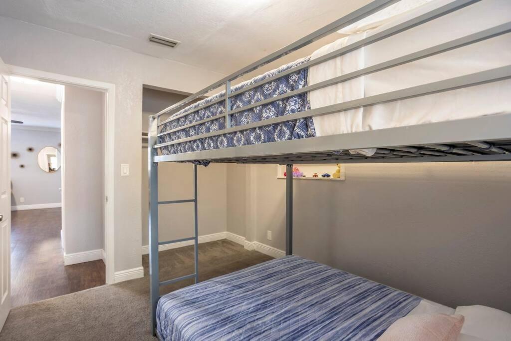 Entirehouse W/bush Garden View_private Heated Pool Holiday home *