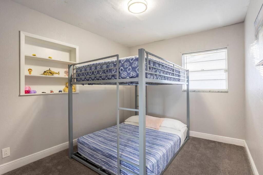 Holiday home Entirehouse W/bush Garden View_private Heated Pool