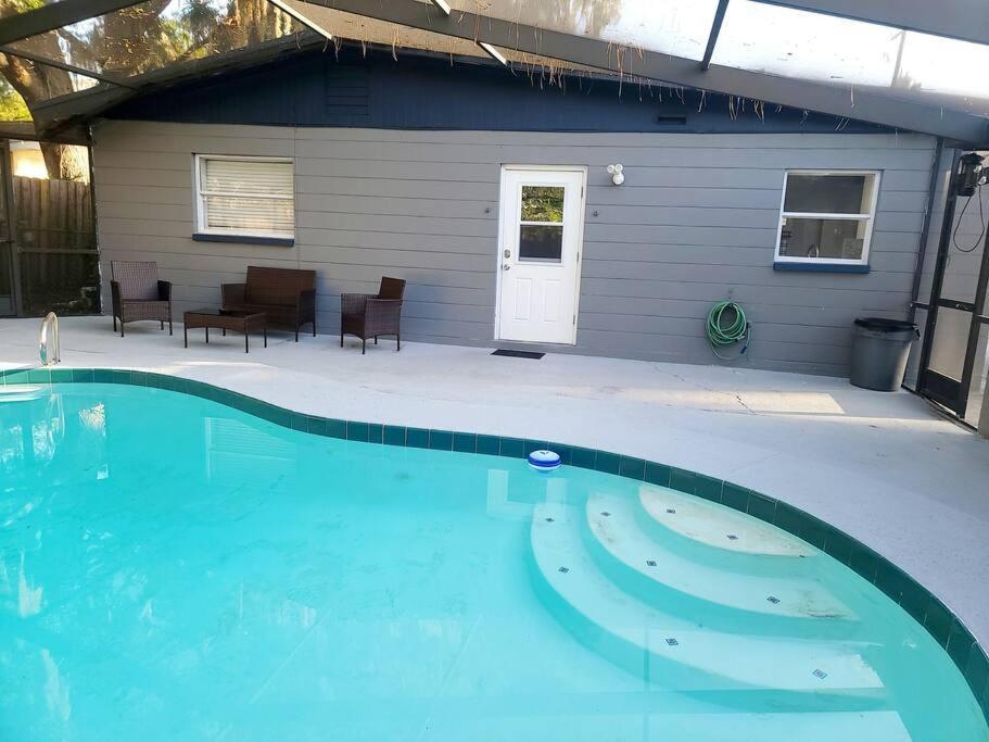 Holiday home Entirehouse W/bush Garden View_private Heated Pool Tampa
