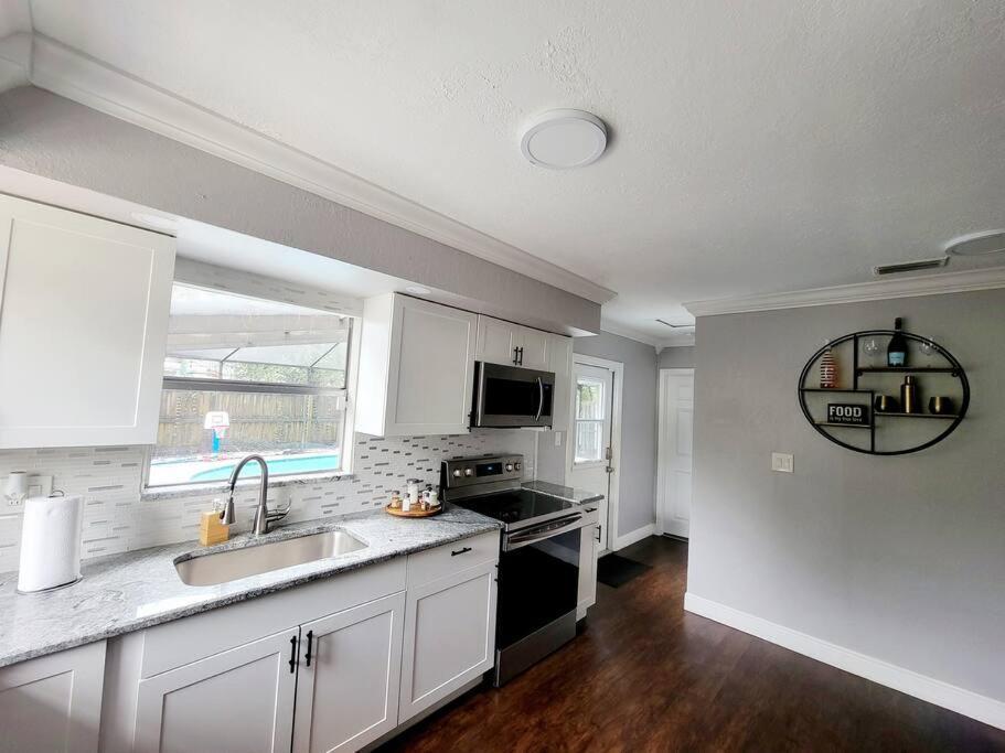 Holiday home Entirehouse W/bush Garden View_private Heated Pool