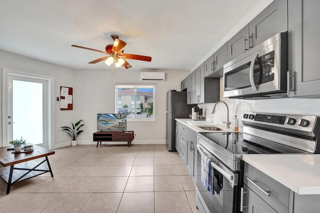 King 1bd W/ Pool, Grill, Near Beach & Downtown *