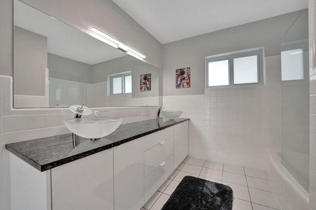Apartment King 1bd W/ Pool, Grill, Near Beach & Downtown