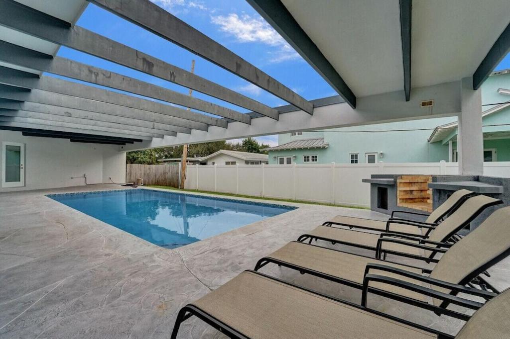 King 1bd W/ Pool, Grill, Near Beach & Downtown Apartment Lighthouse Point
