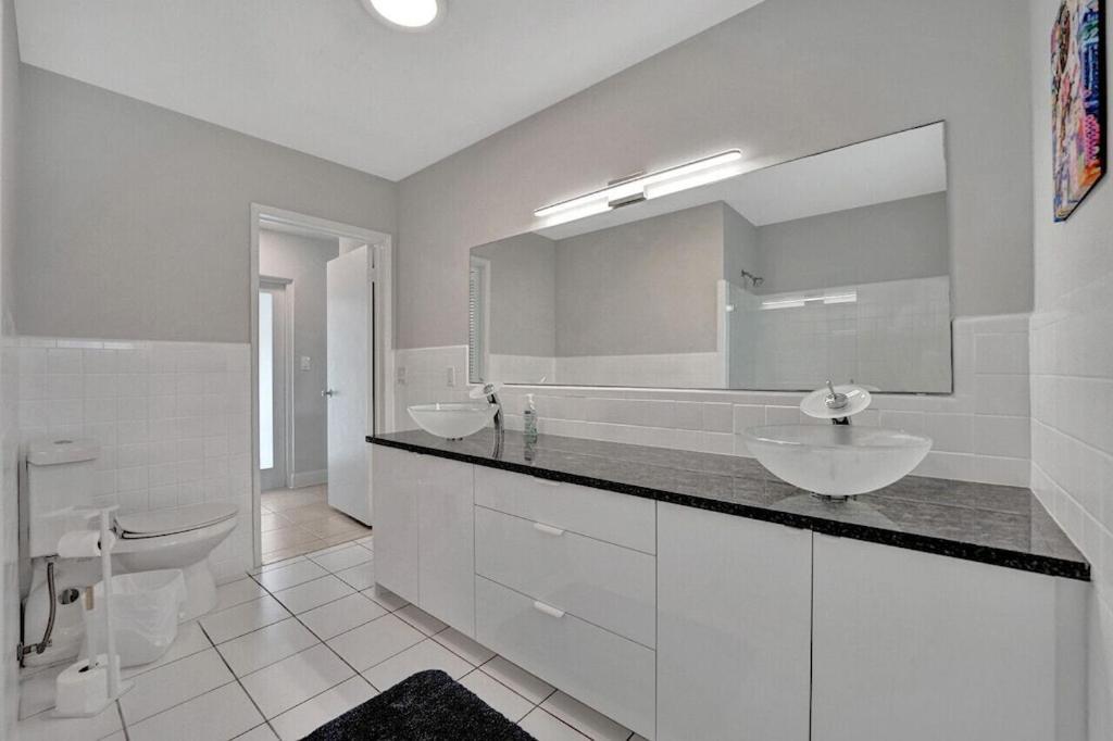 King 1bd W/ Pool, Grill, Near Beach & Downtown Apartment *