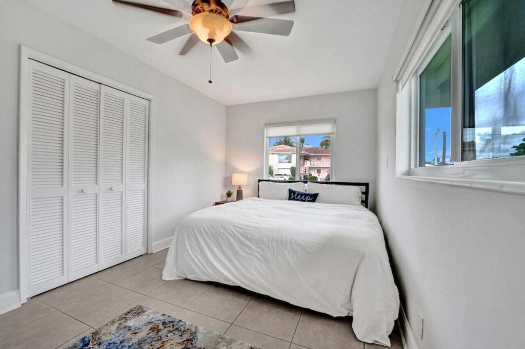 King 1bd W/ Pool, Grill, Near Beach & Downtown Lighthouse Point