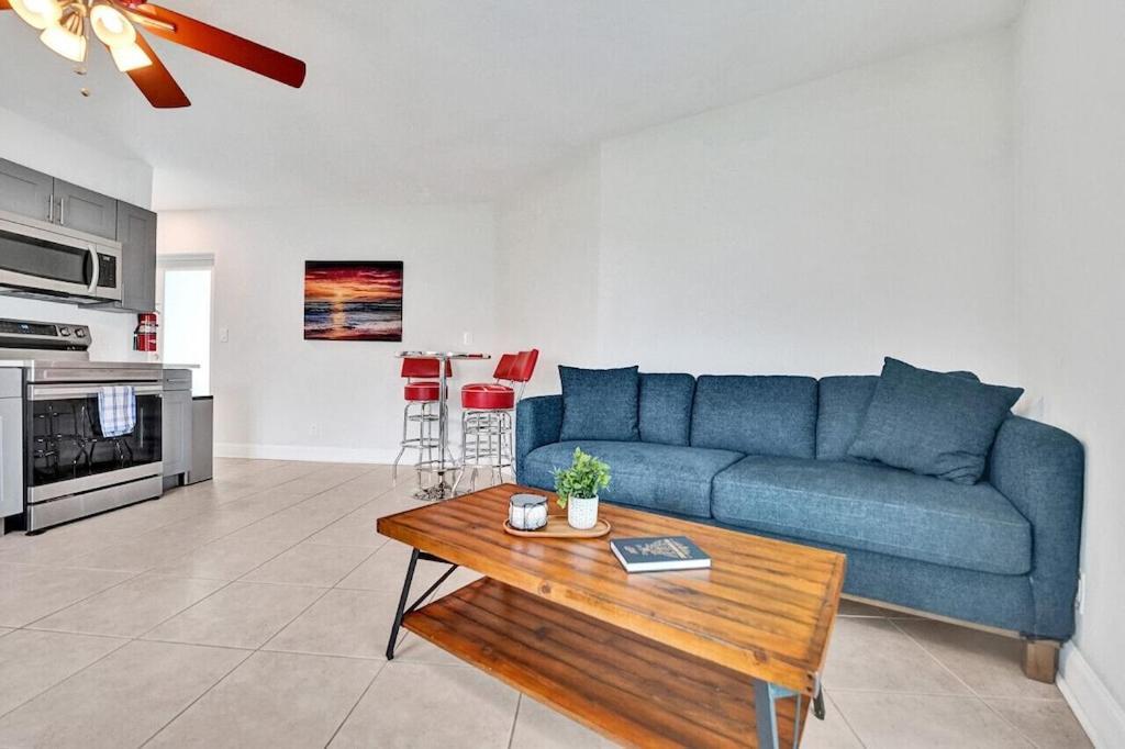King 1bd W/ Pool, Grill, Near Beach & Downtown *