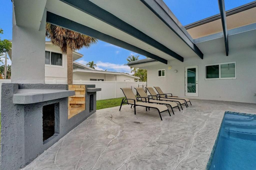 King 1bd W/ Pool, Grill, Near Beach & Downtown Apartment Lighthouse Point