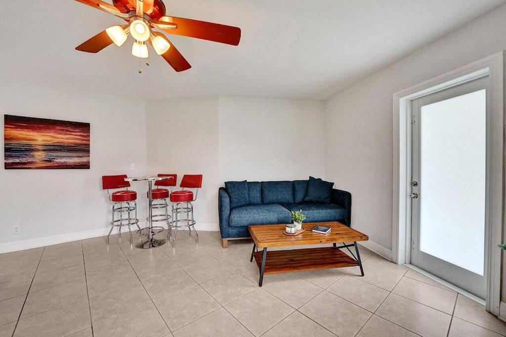 Apartment King 1bd W/ Pool, Grill, Near Beach & Downtown *