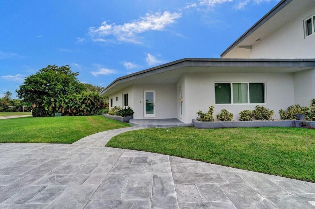 Apartment King 1bd W/ Pool, Grill, Near Beach & Downtown